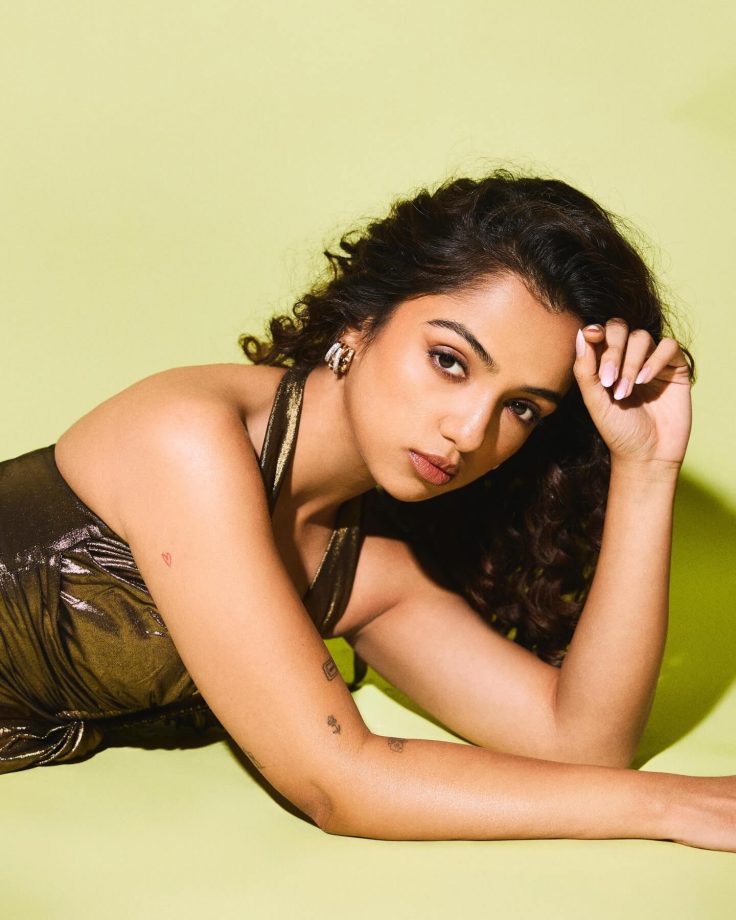 Ahsaas Channa Keeps It Simple and Graceful in a Golden Dress 987160