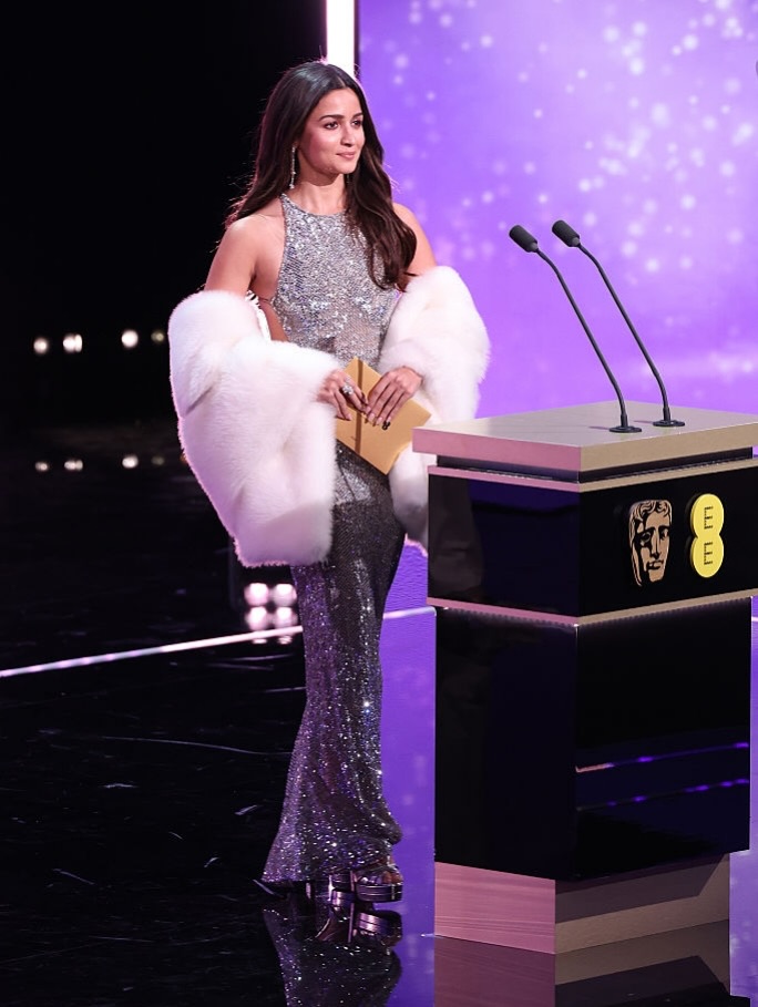 Alia Bhatt Goes Desi With “Namaskar” At BAFTA 2026 988479