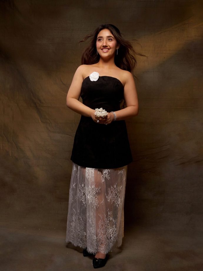 Ashnoor Kaur Looks Beautiful in Black and White Off-Shoulder Dress 988998