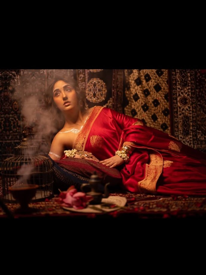 Ashnoor Kaur Turns Goddess in Red Saree with Bold Traditional Styling 988113