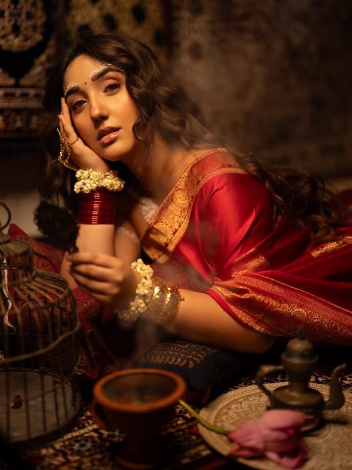 Ashnoor Kaur Turns Goddess in Red Saree with Bold Traditional Styling 988114