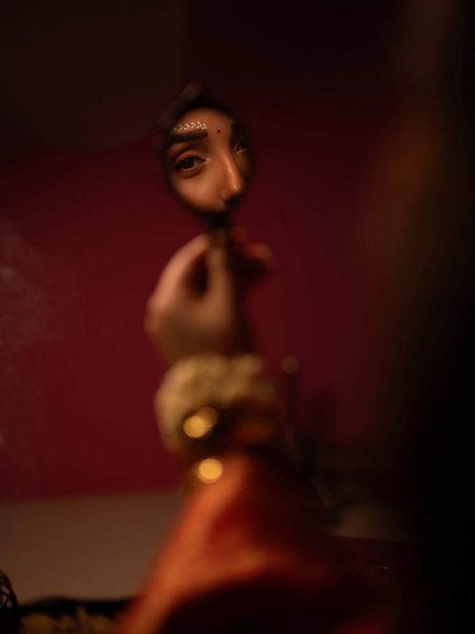 Ashnoor Kaur Turns Goddess in Red Saree with Bold Traditional Styling 988116