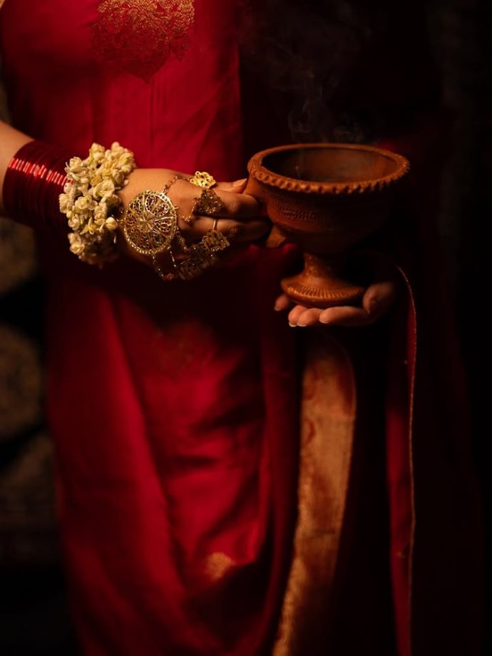 Ashnoor Kaur Turns Goddess in Red Saree with Bold Traditional Styling 988117