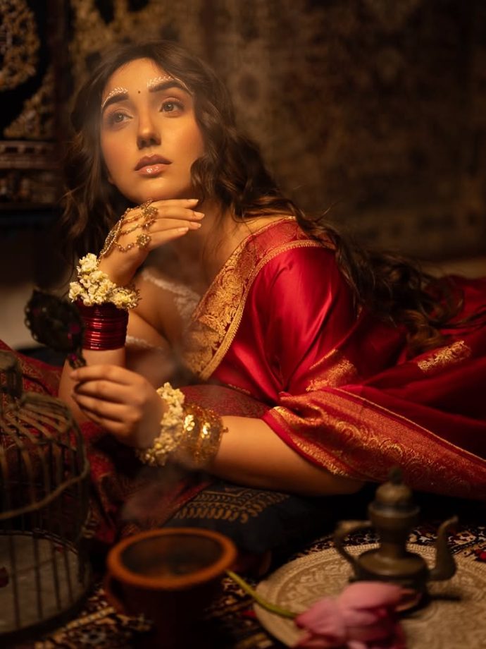 Ashnoor Kaur Turns Goddess in Red Saree with Bold Traditional Styling 988120