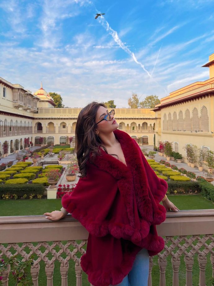 Avneet Kaur Brings Royal Charm to Jaipur With Her Winter Fashion Look 987030