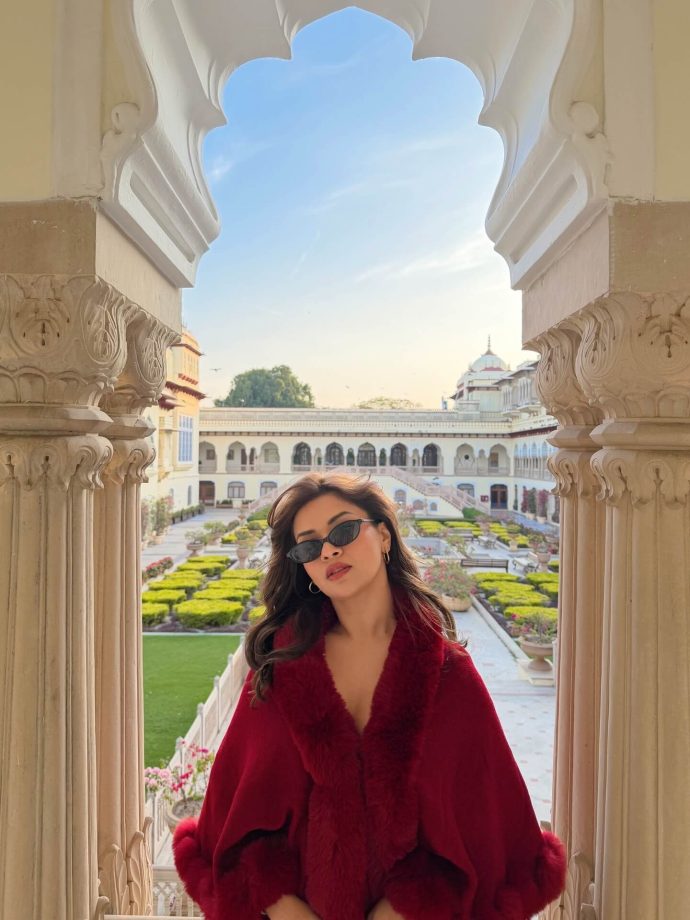 Avneet Kaur Brings Royal Charm to Jaipur With Her Winter Fashion Look 987035