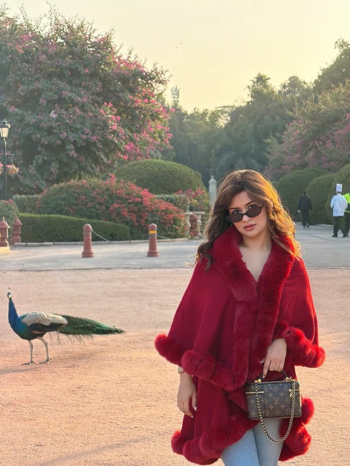 Avneet Kaur Brings Royal Charm to Jaipur With Her Winter Fashion Look 987036