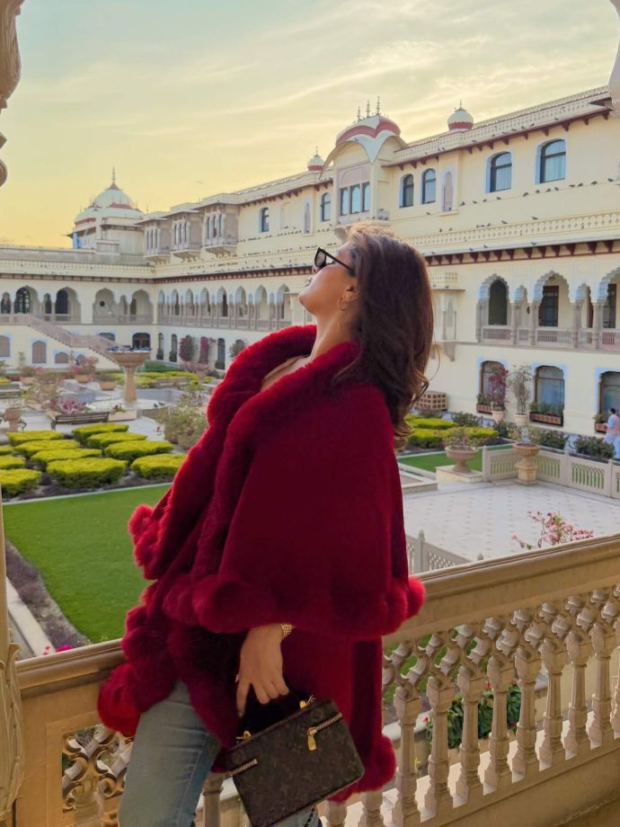 Avneet Kaur Brings Royal Charm to Jaipur With Her Winter Fashion Look 987039