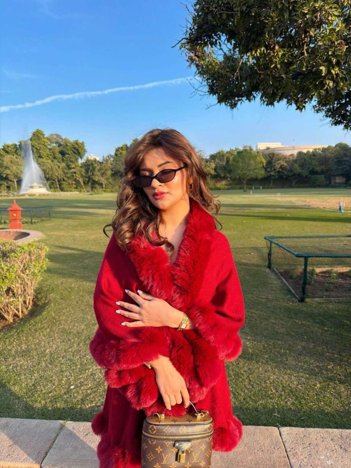 Avneet Kaur Brings Royal Charm to Jaipur With Her Winter Fashion Look 987018