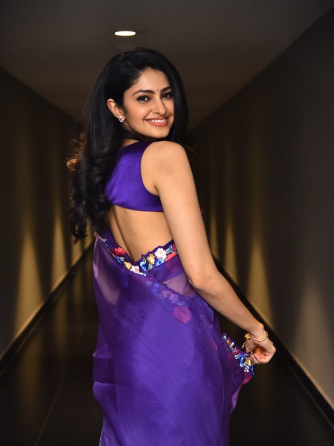 Couple Friendly Film Actress Manasa Varanasi Slays In Her Bold Saree Look During Movie Promotions 985994