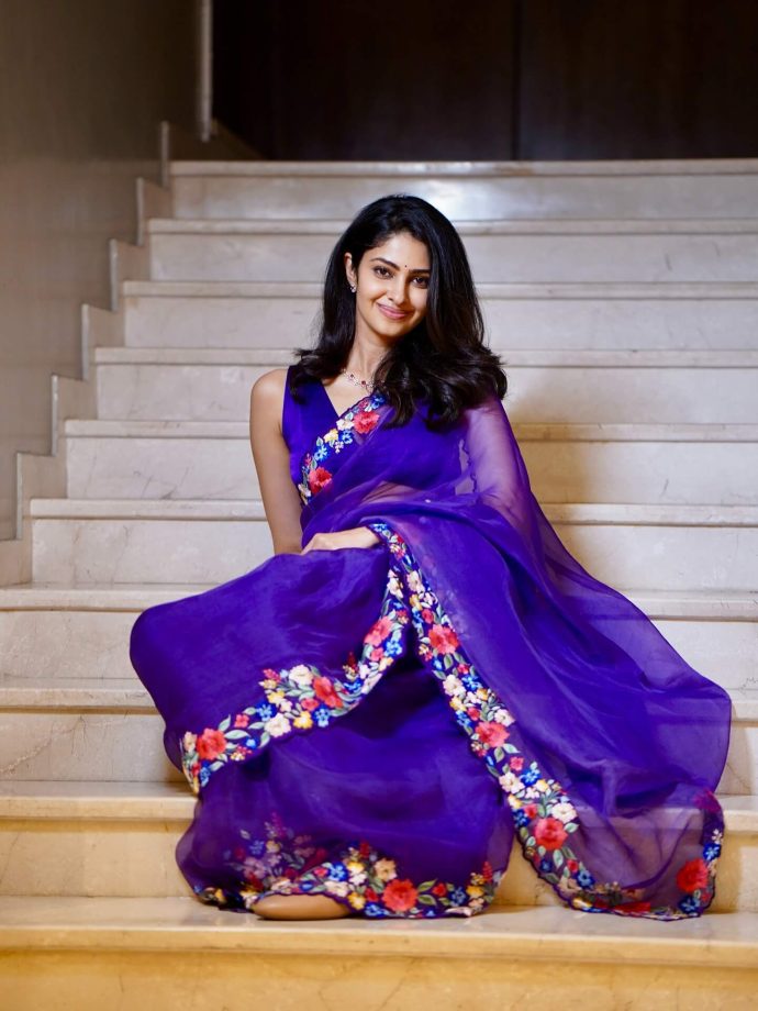 Couple Friendly Film Actress Manasa Varanasi Slays In Her Bold Saree Look During Movie Promotions 985996