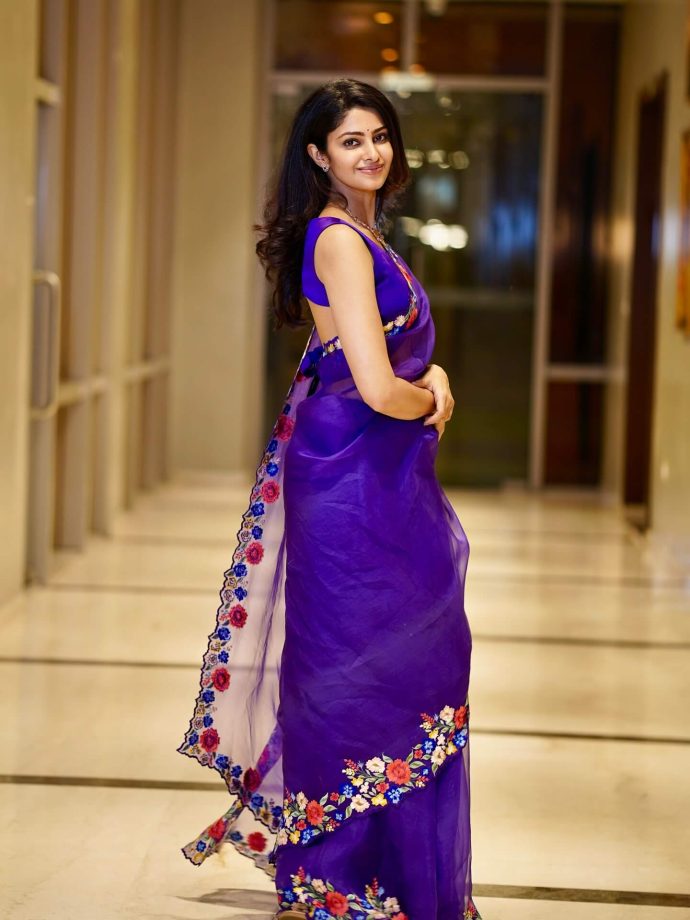 Couple Friendly Film Actress Manasa Varanasi Slays In Her Bold Saree Look During Movie Promotions 985998