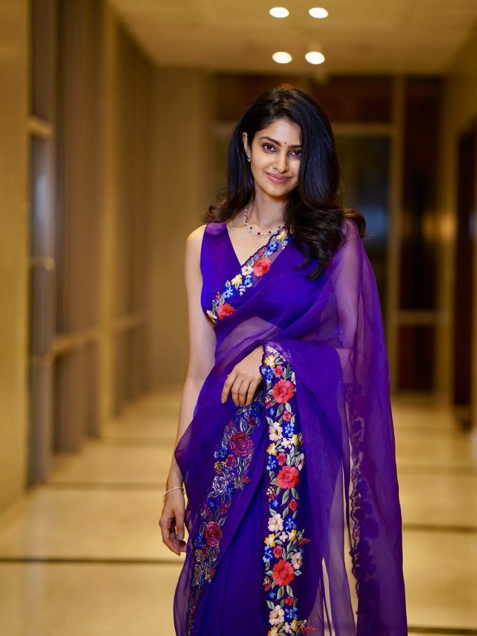 Couple Friendly Film Actress Manasa Varanasi Slays In Her Bold Saree Look During Movie Promotions 985999