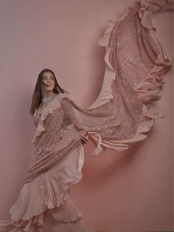 Farrhana Bhatt Serves Grace and Soft Drama in a Blush Pink Saree 987061