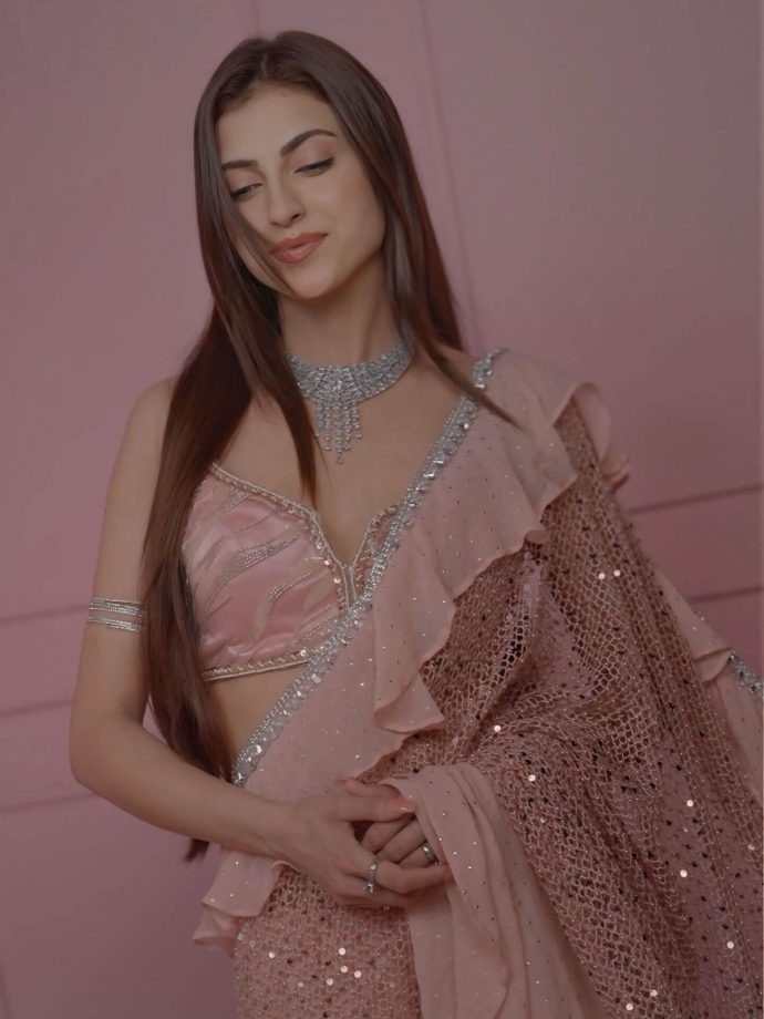 Farrhana Bhatt Serves Grace and Soft Drama in a Blush Pink Saree 987064