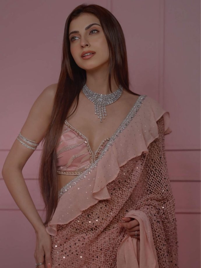 Farrhana Bhatt Serves Grace and Soft Drama in a Blush Pink Saree 987052