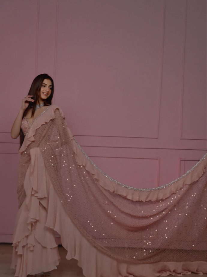 Farrhana Bhatt Serves Grace and Soft Drama in a Blush Pink Saree 987055