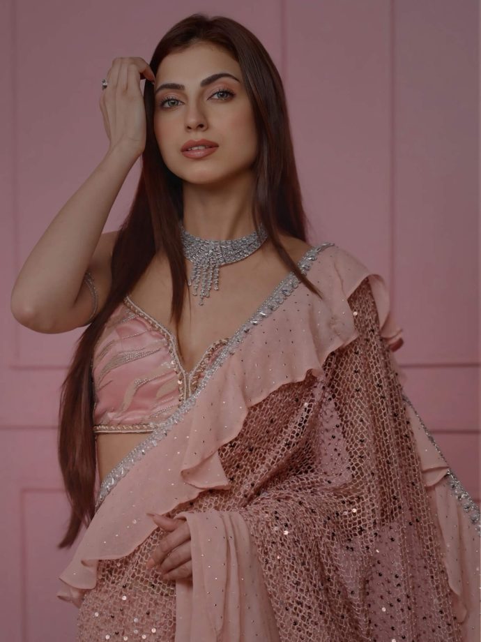 Farrhana Bhatt Serves Grace and Soft Drama in a Blush Pink Saree 987056