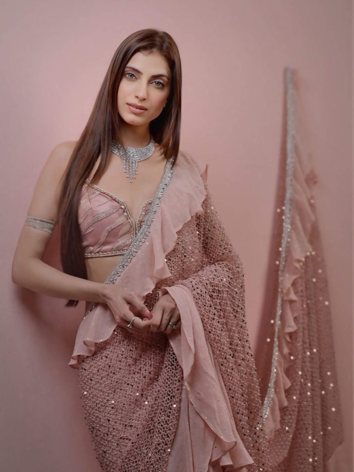 Farrhana Bhatt Serves Grace and Soft Drama in a Blush Pink Saree 987057