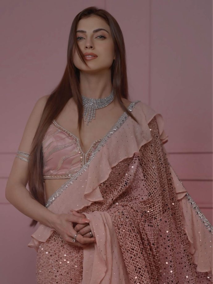 Farrhana Bhatt Serves Grace and Soft Drama in a Blush Pink Saree 987058