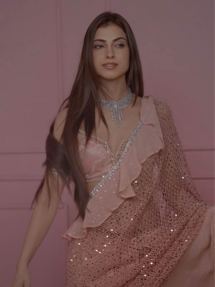 Farrhana Bhatt Serves Grace and Soft Drama in a Blush Pink Saree 987059