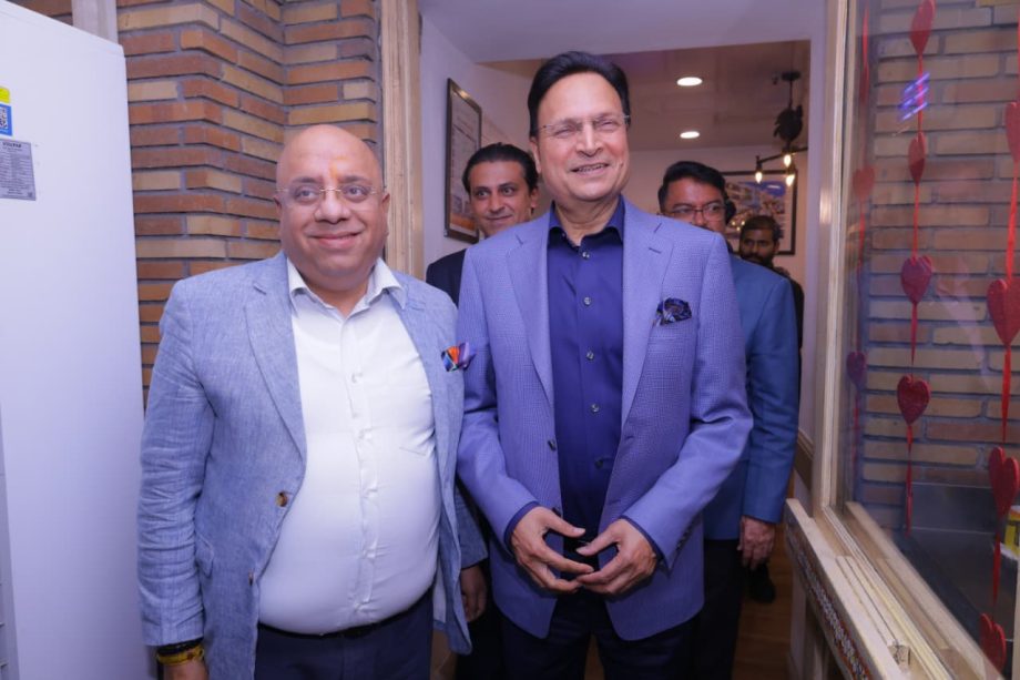 In Pics: Media doyen Dr Annurag Batra hosts intimate gathering of industry leaders for Sir Martin Sorrell 987527