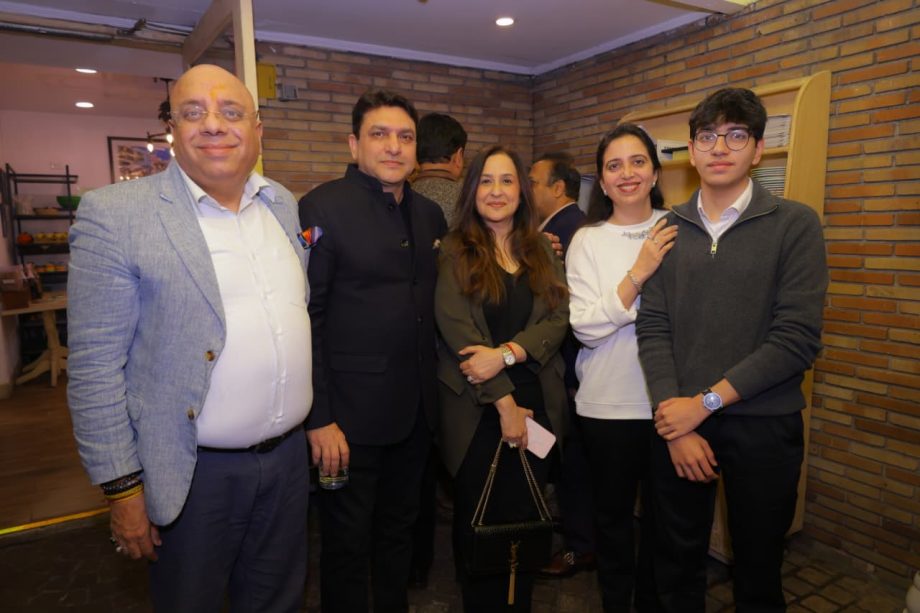 In Pics: Media doyen Dr Annurag Batra hosts intimate gathering of industry leaders for Sir Martin Sorrell 987541