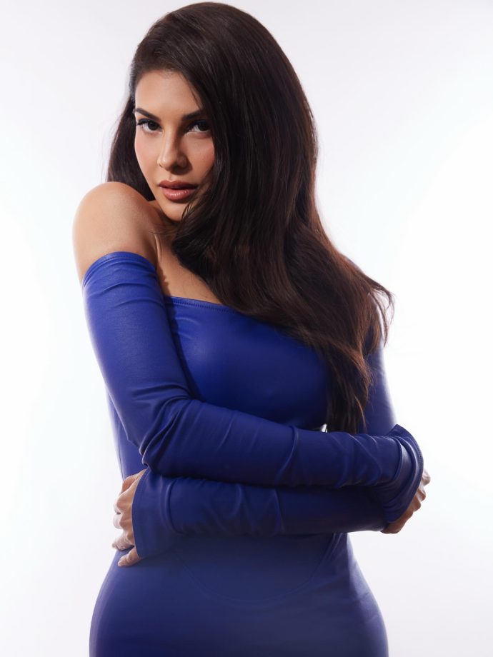 Jacqueliene Fernandez's Figure-hugging Royal Blue Gown Moment Is Breaking The Internet – See Here! 987783