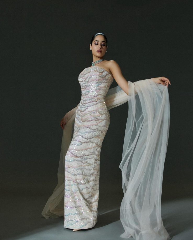 Janhvi Kapoor Shines in Rahul Mishra Couture at Festive 2025 Showcase 988046