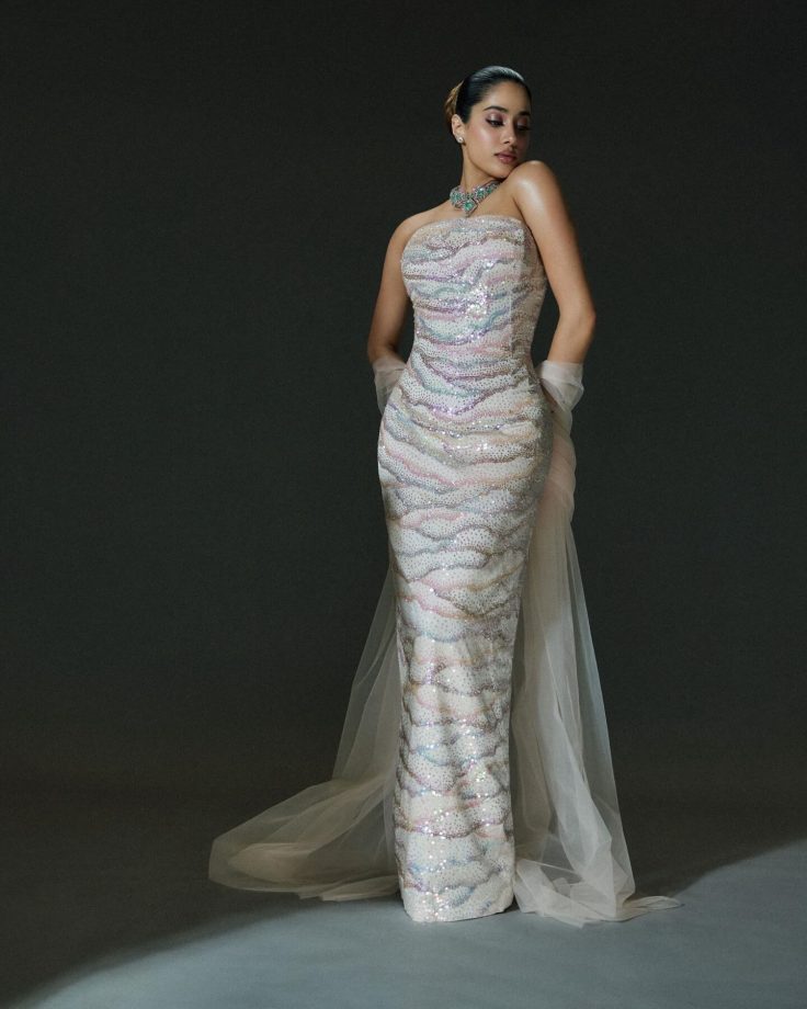 Janhvi Kapoor Shines in Rahul Mishra Couture at Festive 2025 Showcase 988040