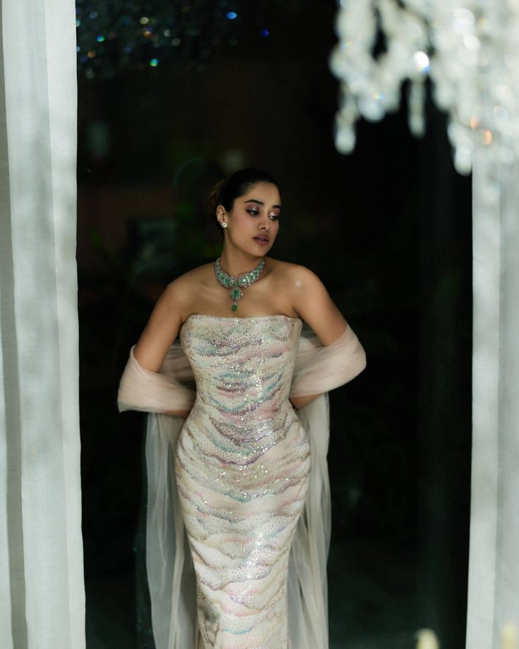 Janhvi Kapoor Shines in Rahul Mishra Couture at Festive 2025 Showcase 988041