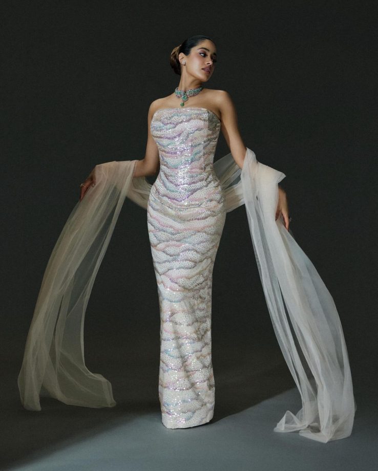 Janhvi Kapoor Shines in Rahul Mishra Couture at Festive 2025 Showcase 988044