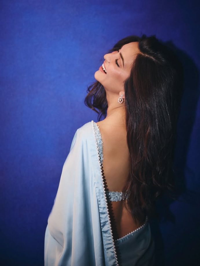 Kriti Kharbanda’s Ice-Blue Saree Look Is Pure Grace 988522