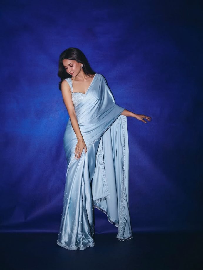 Kriti Kharbanda’s Ice-Blue Saree Look Is Pure Grace 988523