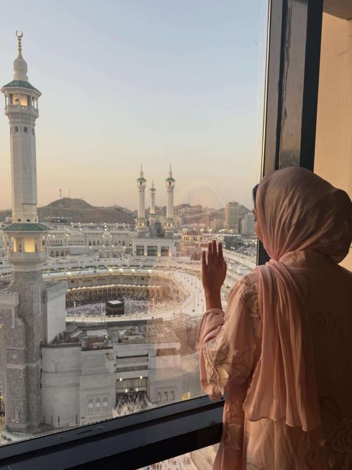 Laughter Chefs S2's Reem Shaikh Begins Ramzan, Shares Glimpse Into Her Divine Moments 987922