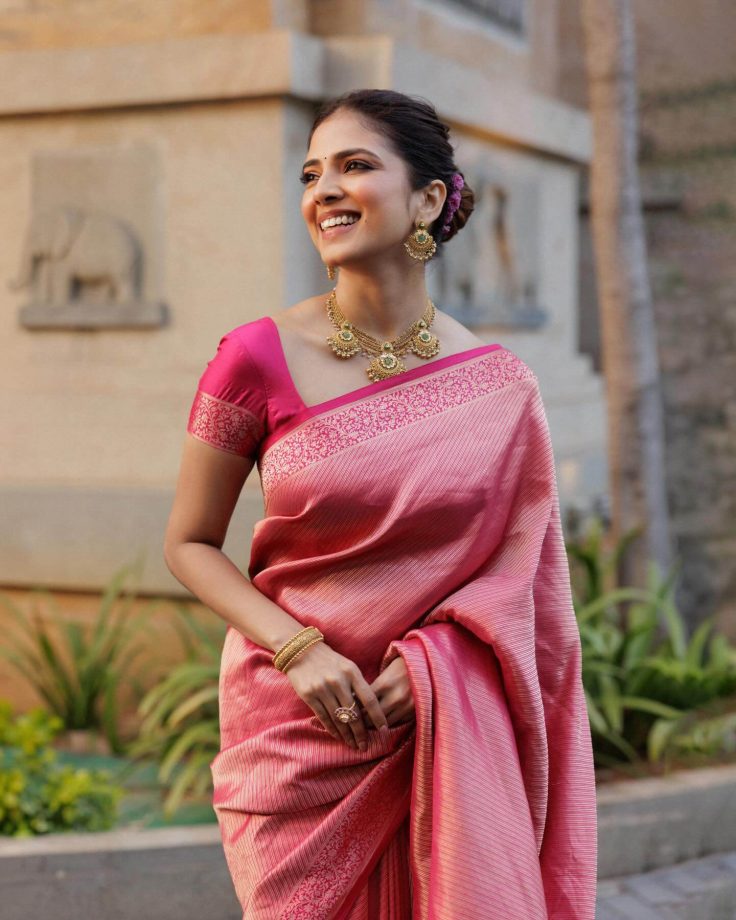 Malavika Mohanan Shines in Pink Handloom Banarasi Saree from Sumangal Banaras 986808