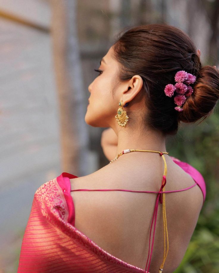 Malavika Mohanan Shines in Pink Handloom Banarasi Saree from Sumangal Banaras 986813