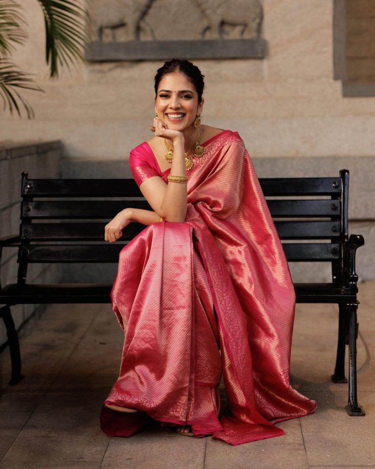 Malavika Mohanan Shines in Pink Handloom Banarasi Saree from Sumangal Banaras 986815
