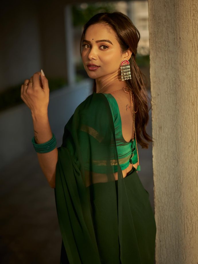 Manisha Rani Looks Graceful In Green Drape 989041