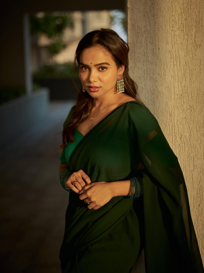 Manisha Rani Looks Graceful In Green Drape 989043