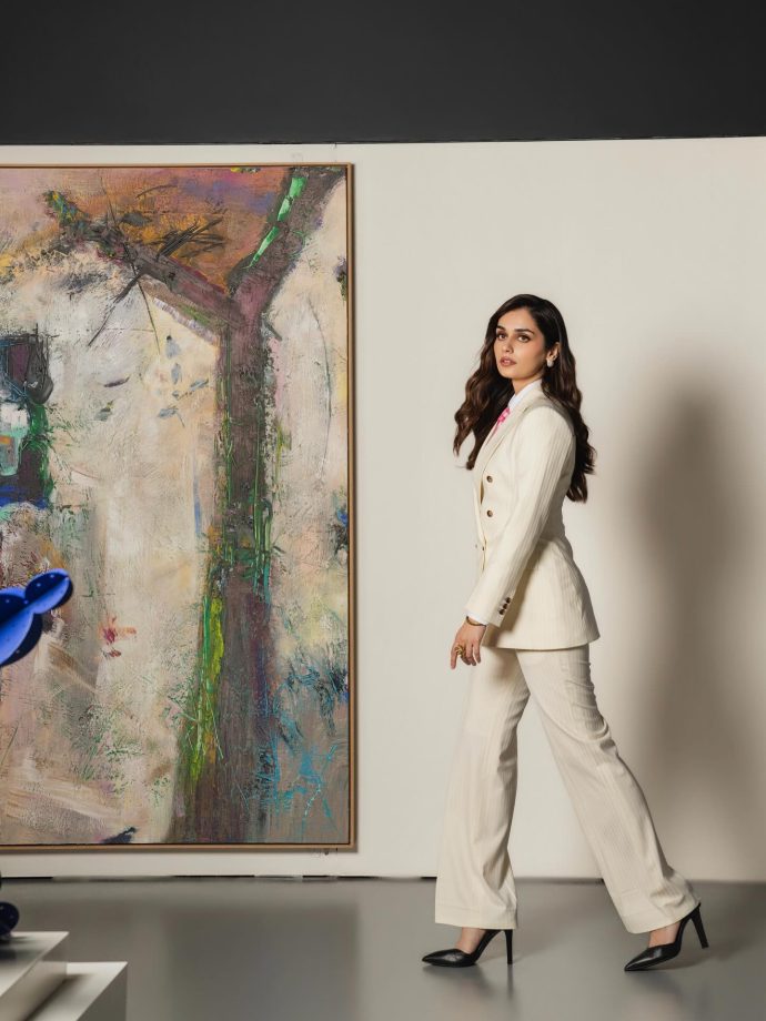 Manushi Chhillar Turns a Classic Suit into a Style Statement 987138