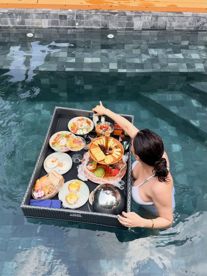 Mommy Shraddha Arya Enjoys Floating Breakfast In Pool, Shares Stunning Pictures 988462