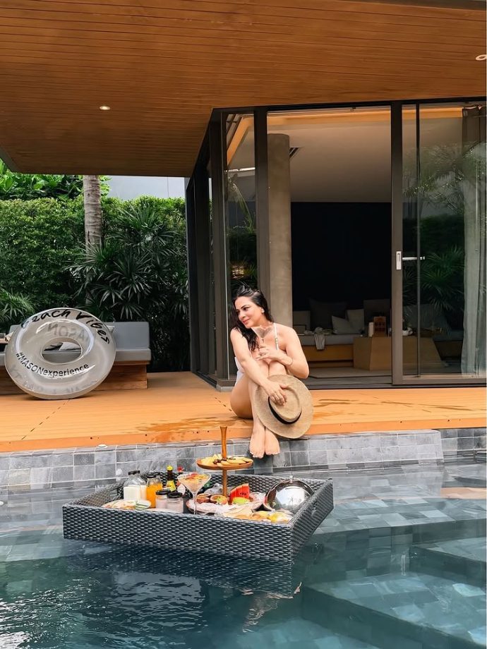 Mommy Shraddha Arya Enjoys Floating Breakfast In Pool, Shares Stunning Pictures 988463