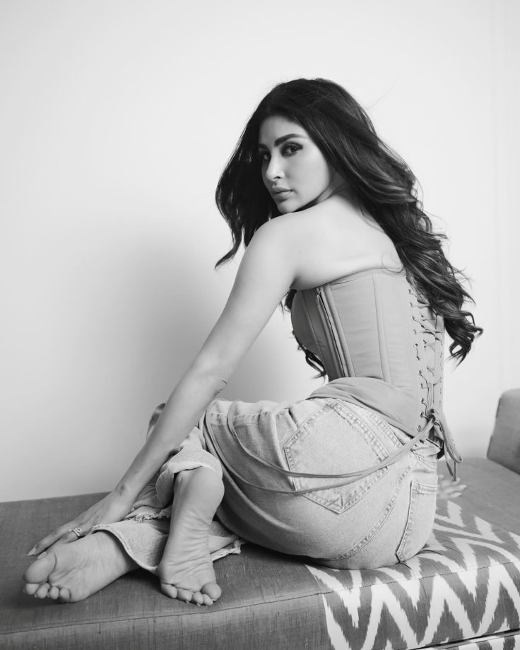 Mouni Roy Keeps It Effortlessly Stylish In Chic Black-And-White Frames 988777