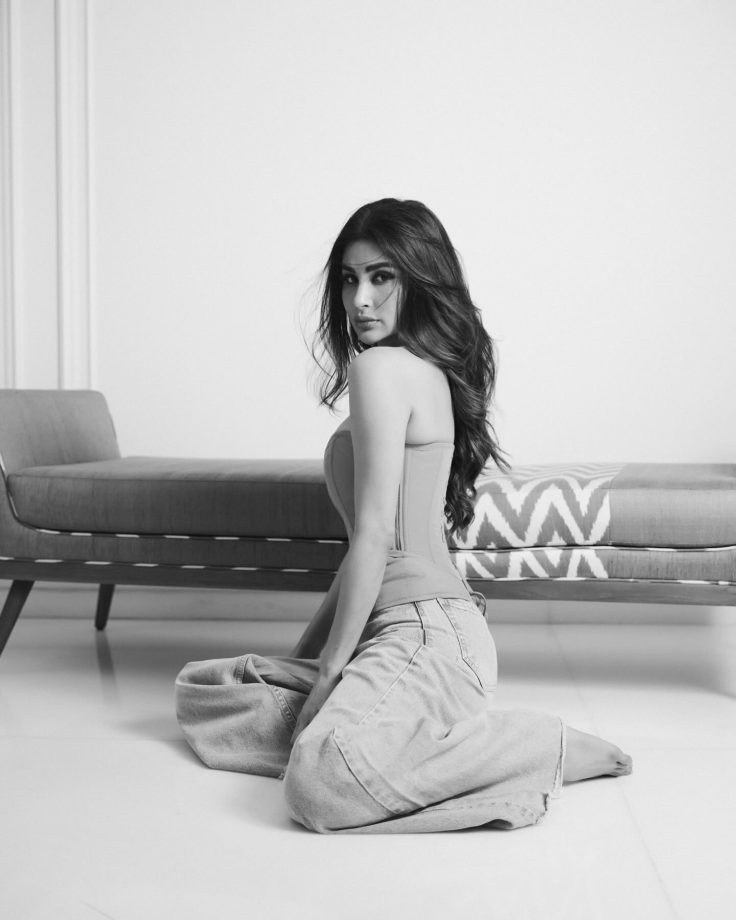 Mouni Roy Keeps It Effortlessly Stylish In Chic Black-And-White Frames 988776