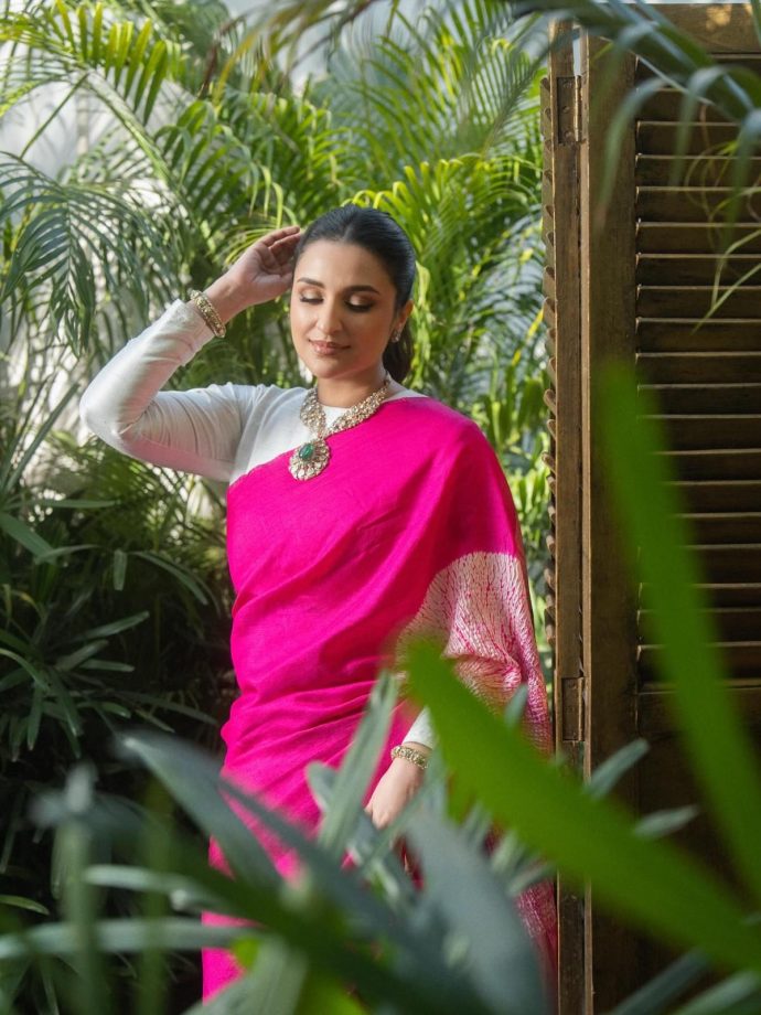 Parineeti Chopra Turns Heads in Rani Pink Saree Worth ₹29,500 986721