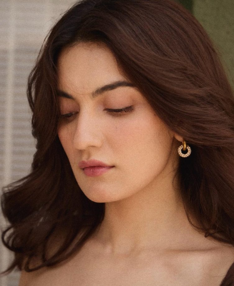 Pratibha Ranta Looks Elegant in White Off-Shoulder Dress 988992