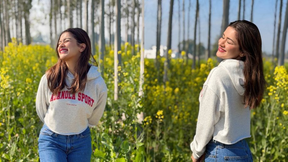 Punjabi Kudi Avneet Kaur Soaks In Desi Vibes In Sarson Ka Khet 987300