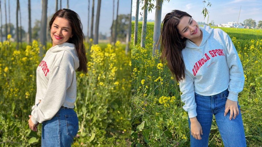 Punjabi Kudi Avneet Kaur Soaks In Desi Vibes In Sarson Ka Khet 987301