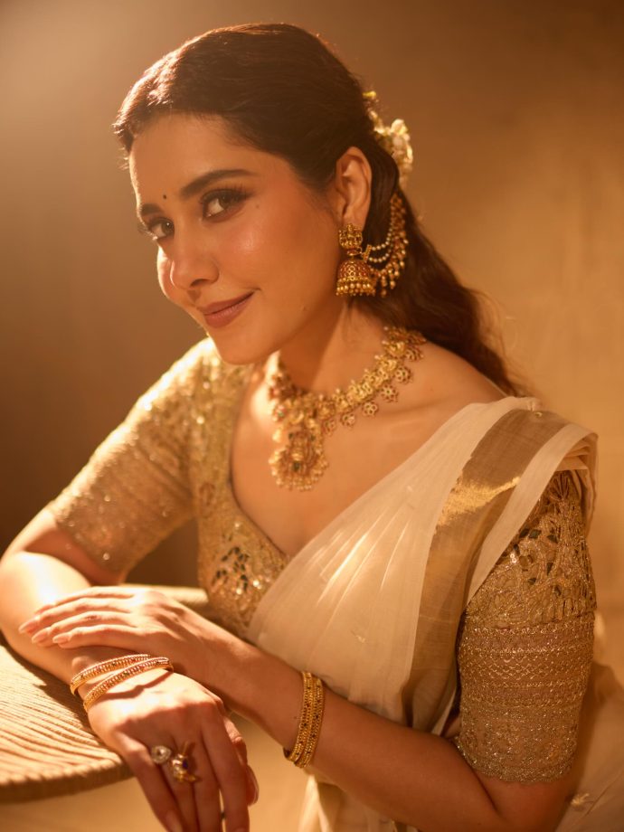 Raashii Khanna Glows in Golden Grace, Says ‘In Gratitude for All Your Love and Your Kindness’ 988013